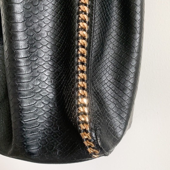 Black Croc Print Vegan Leather Tote Bag With Gold Metal Chain Strap - Picture 4 of 10